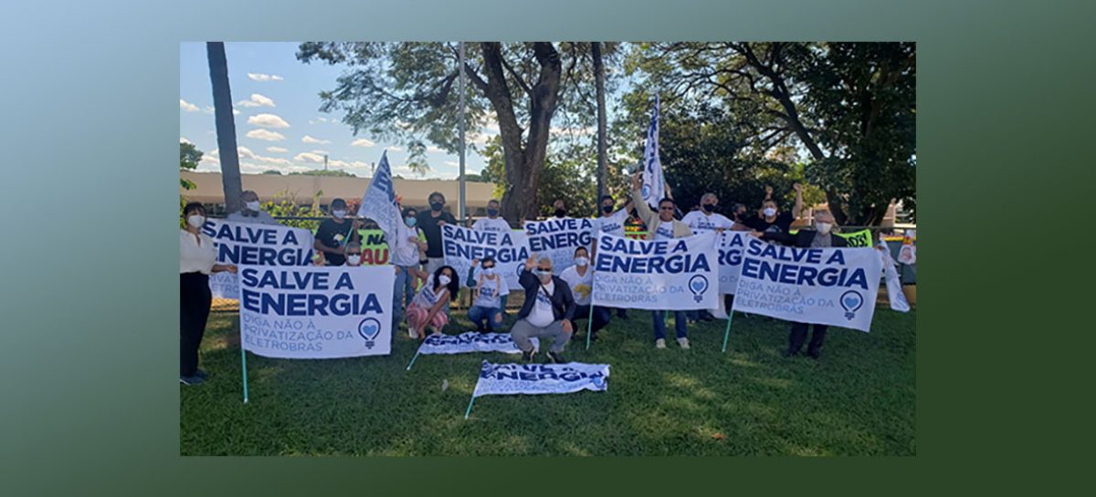 Trabalhadores da Eletrobras realizam “blitz” do apagão no Senado