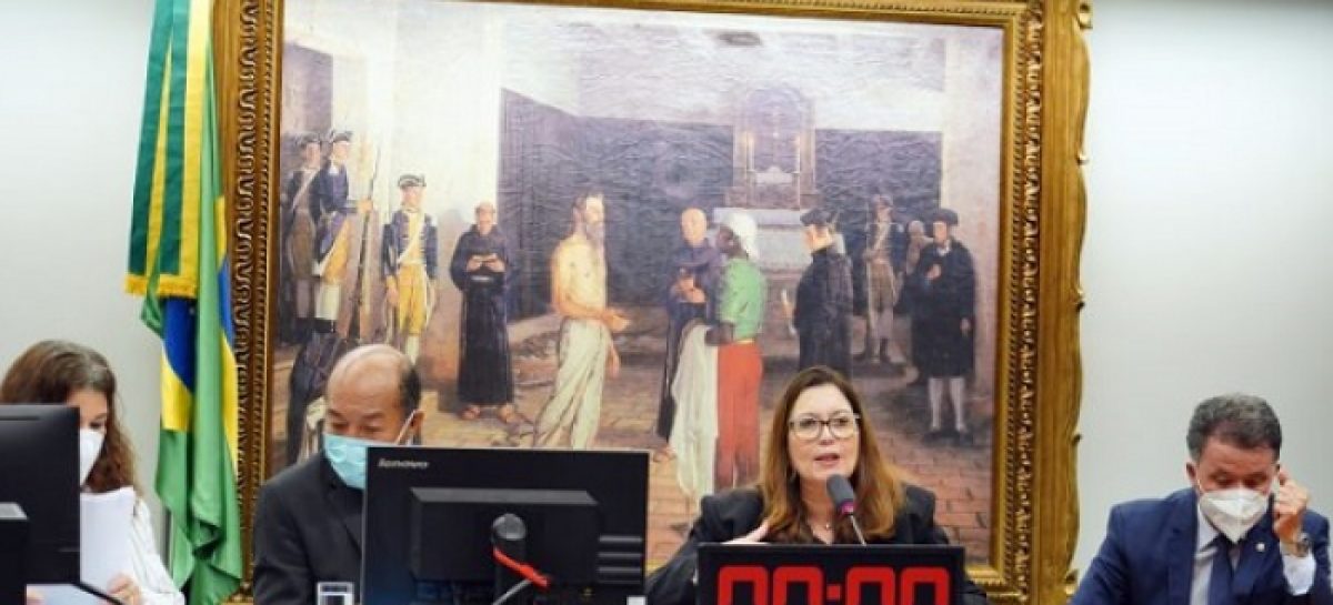 CCJ aprova PL que permite educação em casa. Veja quem são os inimigos da educação