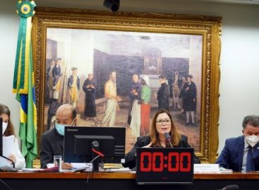 CCJ aprova PL que permite educação em casa. Veja quem são os inimigos da educação