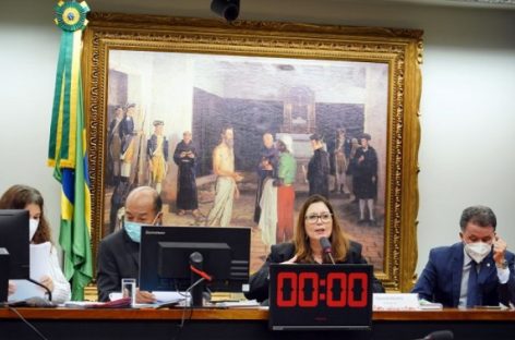 CCJ aprova PL que permite educação em casa. Veja quem são os inimigos da educação