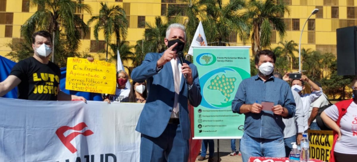 Frente Parlamentar Mista faz ato contra PEC 32, enquanto Lira quer acelerar votação