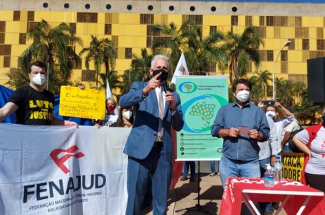 Frente Parlamentar Mista faz ato contra PEC 32, enquanto Lira quer acelerar votação