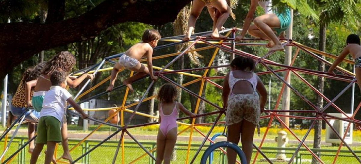 No Brasil, mais de 130 mil crianças de até 17 anos ficaram órfãs na pandemia