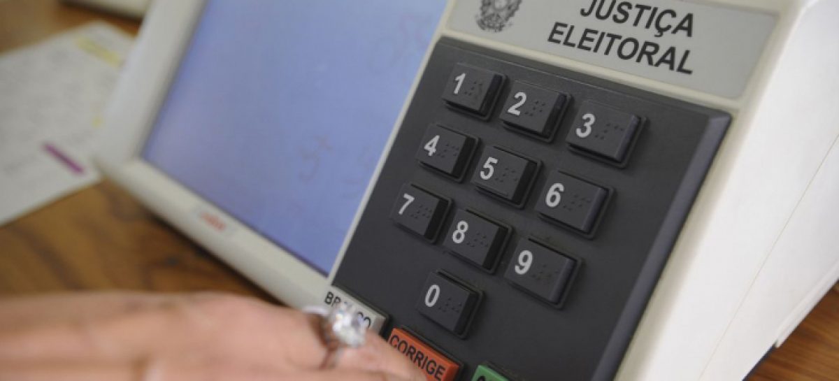 Debate sobre voto impresso é estratégia de Bolsonaro para se manter no poder