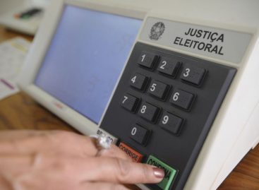 Debate sobre voto impresso é estratégia de Bolsonaro para se manter no poder