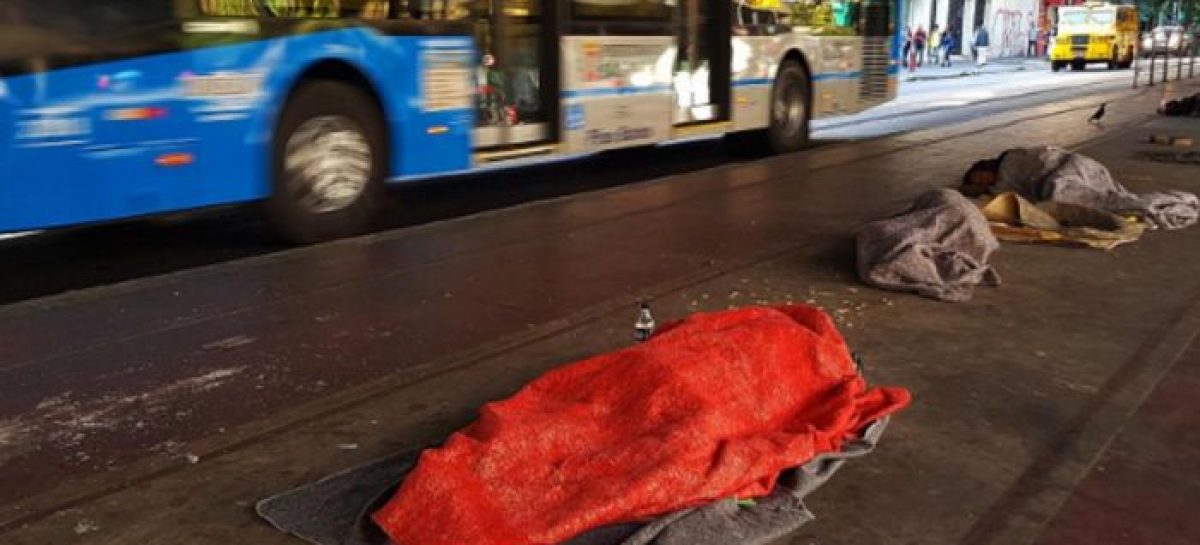 SP: Com previsão de frio intenso, movimentos pedem doações de agasalhos e cobertores