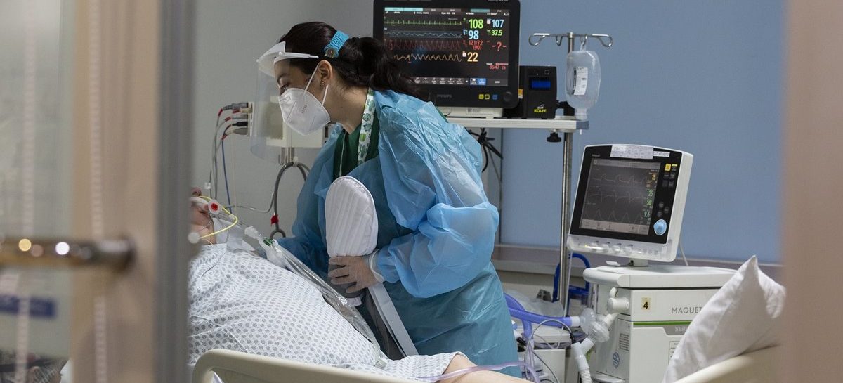 Casos de variante delta no Brasil são ‘estrondosamente maiores’ que registros oficiais, diz infectologista