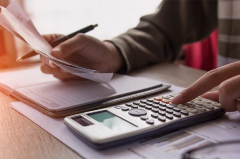 Dinheiro curto: famílias atrasam contas e têm dificuldade para bancar despesas