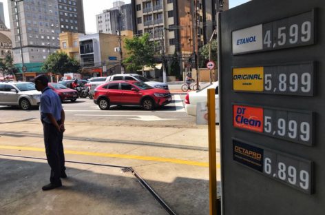 Preços dos combustíveis aumentam e governo reduz impostos de produtoras de petróleo