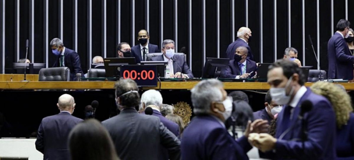 Sob protestos da oposição, Câmara aprova ‘PL da Grilagem’; texto vai ao Senado