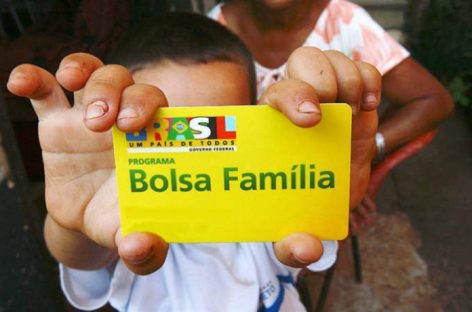 Substituto de Bolsonaro para o Bolsa Família destrói rede de proteção social do país