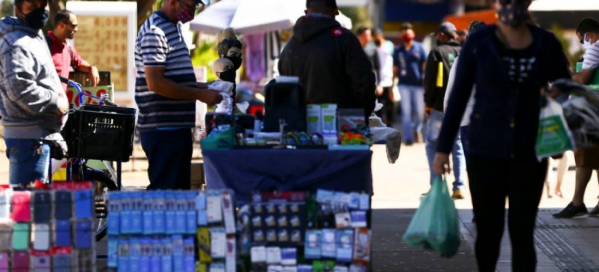 Com alta da inflação pela 22ª semana, famílias cortam itens básicos da alimentação