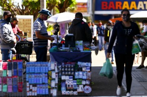 Com alta da inflação pela 22ª semana, famílias cortam itens básicos da alimentação