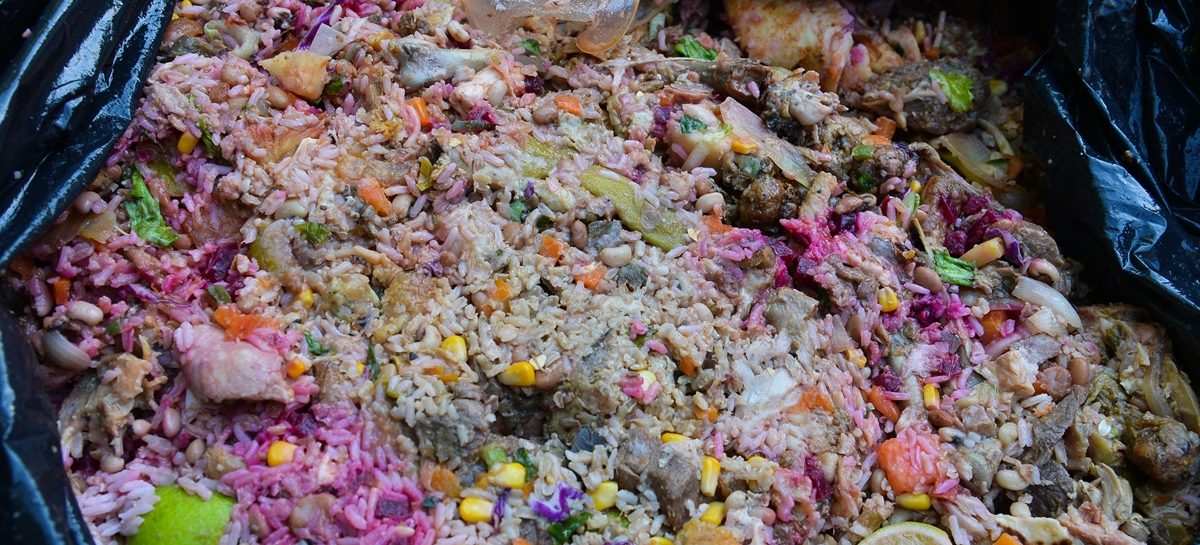 MP pede condenação de homens por furto de alimentos vencidos que iriam para o lixo