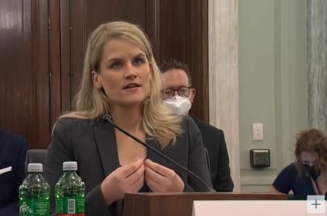 Depoimento de ex-funcionária aumenta cerco ao Facebook