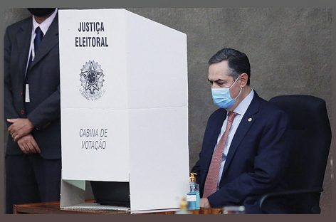 ‘Defunto enterrado’, diz Barroso sobre polêmica do voto impresso