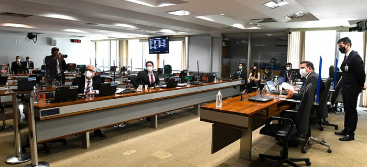 Senado aprova convocação de Guedes, que deve esclarecer conta em paraísos fiscais