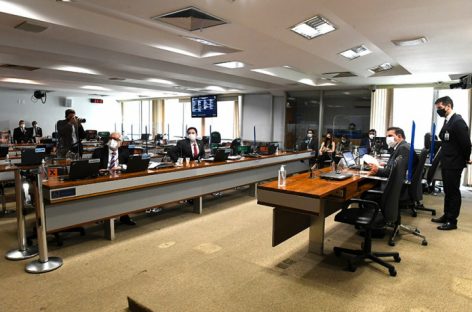 Senado aprova convocação de Guedes, que deve esclarecer conta em paraísos fiscais