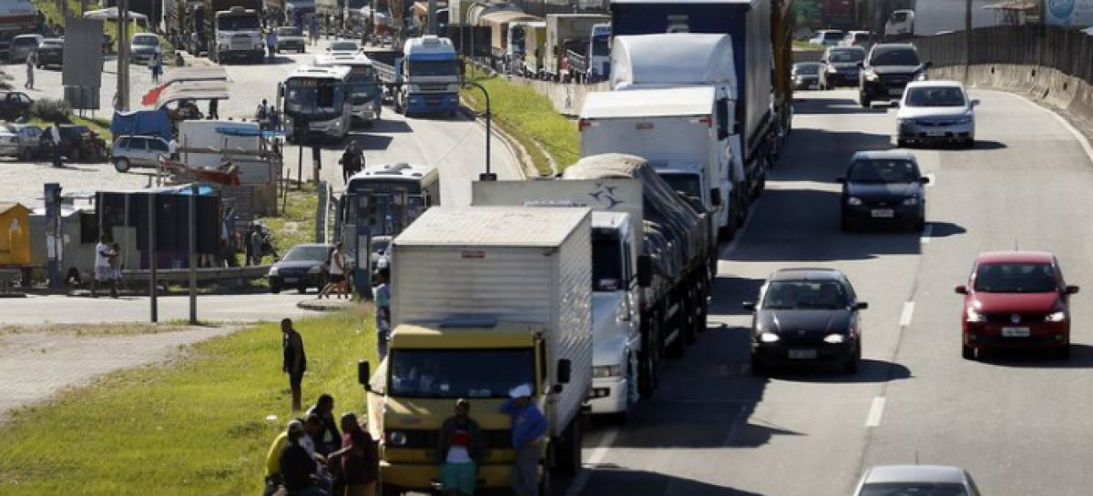 59% dos caminhoneiros aprovam a greve do dia 1º de novembro, revela pesquisa