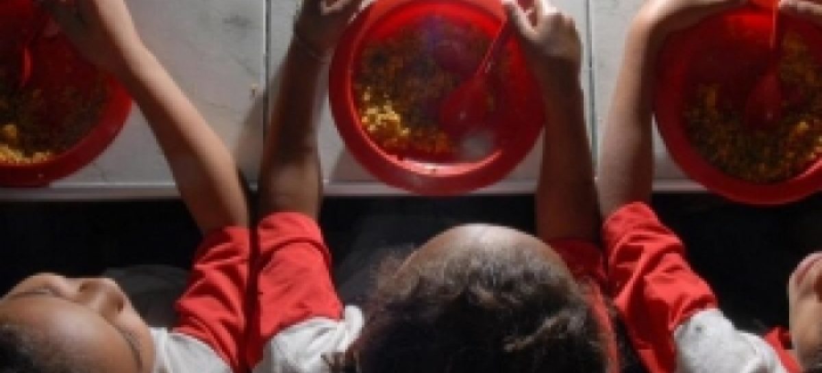 Aluna de 8 anos desmaia de fome em escola pública do Rio