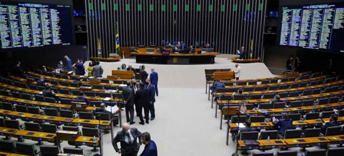Lira manobra, muda regras, e Câmara aprova em 1º turno PEC do Calote