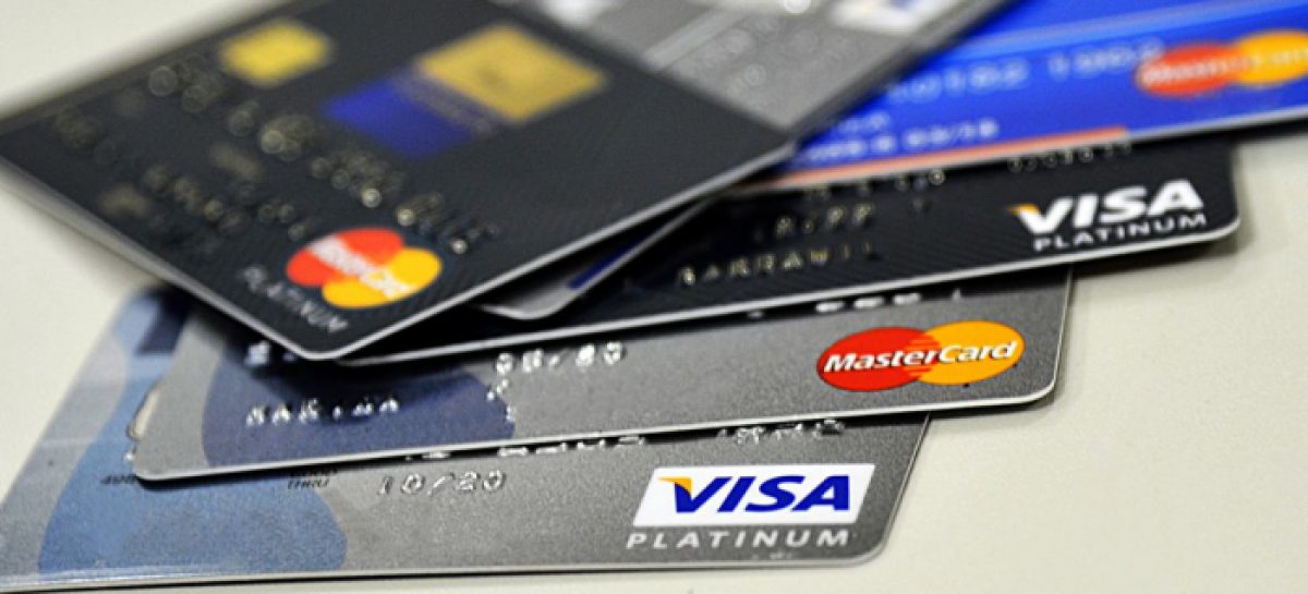 Juro do cartão de crédito sobe para 343,6%; veja dicas para fugir dessa dívida