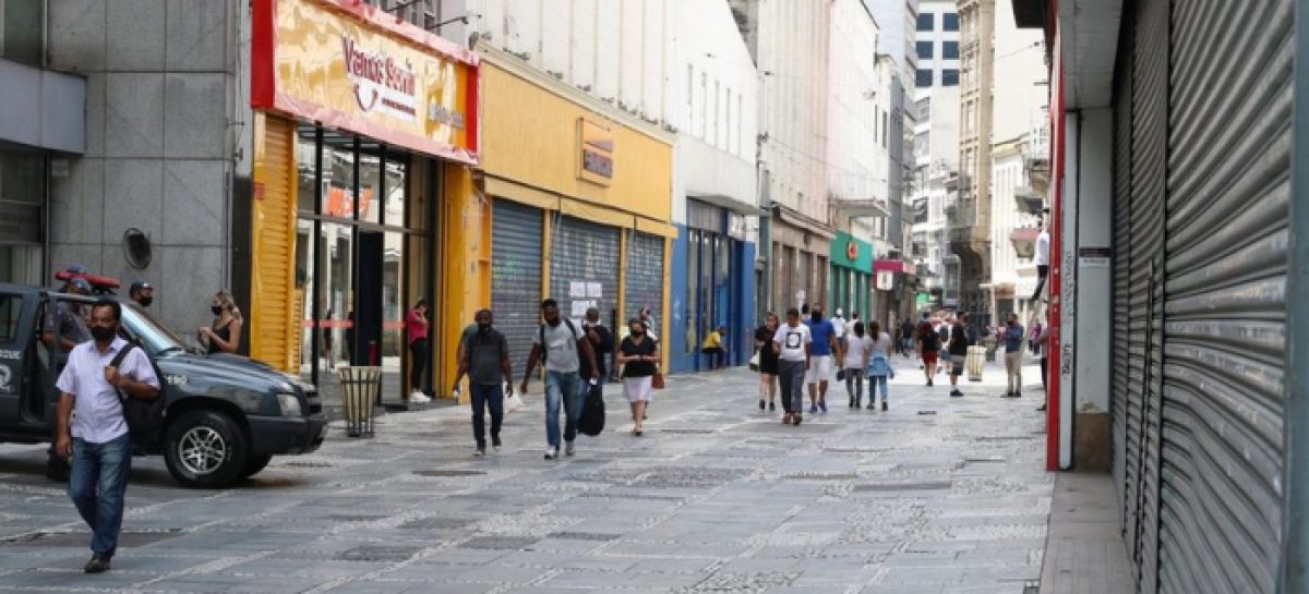 Taxa de transmissão de Covid-19 volta a subir no Brasil, alerta Imperial College