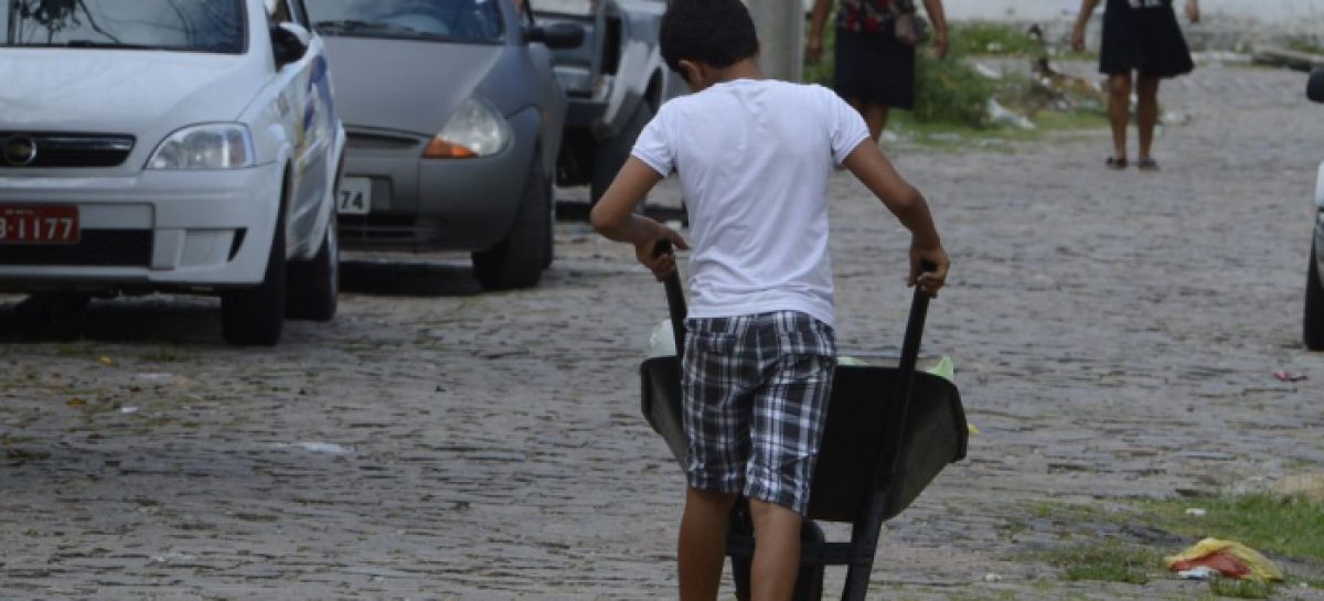 Deputada bolsonarista quer acabar com a infância legalizando o trabalho infantil