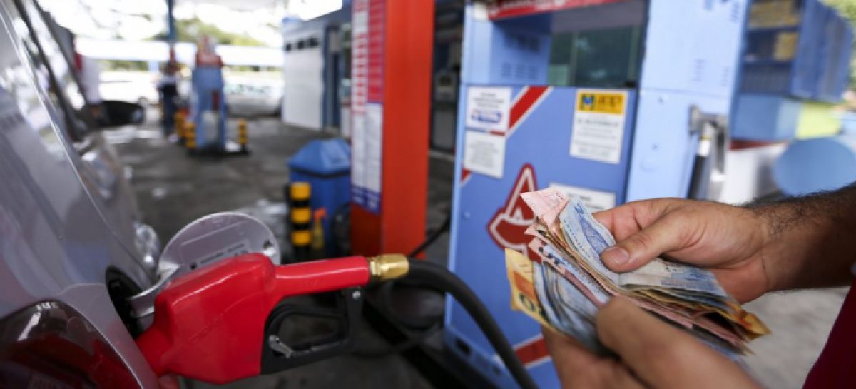 Preço do combustível impacta inflação e IPCA de outubro é o maior desde 2002