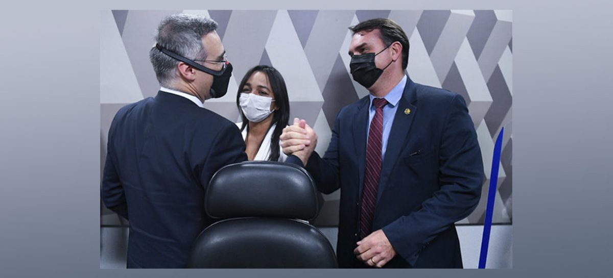 Senado cede e aprova indicação do ‘terrivelmente evangélico’ André Mendonça como ministro do STF