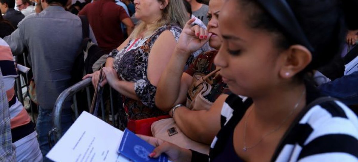 Desemprego cai para 11,6%, mas empregos são precários e salários são baixos