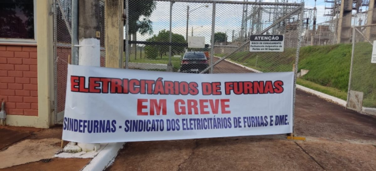 Trabalhadores da Eletrobras entram em greve por tempo indeterminado