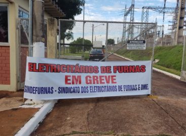 Trabalhadores da Eletrobras entram em greve por tempo indeterminado