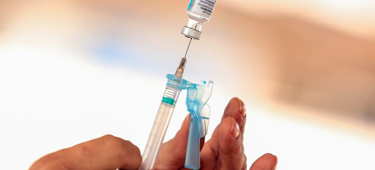 Um ano depois, vacinação faz ‘tremenda diferença’ no enfrentamento à covid-19