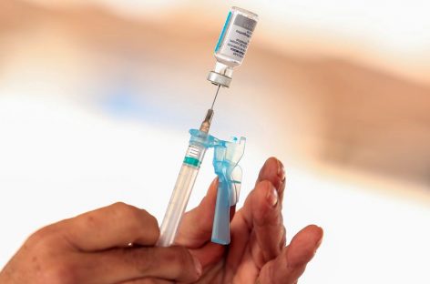 Um ano depois, vacinação faz ‘tremenda diferença’ no enfrentamento à covid-19