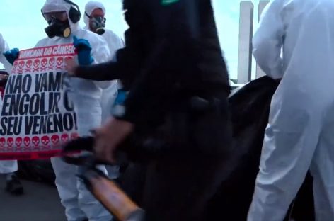 Ativistas são presos em Brasília por protesto contra Pacote do Veneno