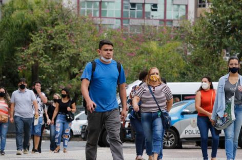 Com mais de mil mortes em 24 horas, Brasil completa 10 dias com média acima de 800