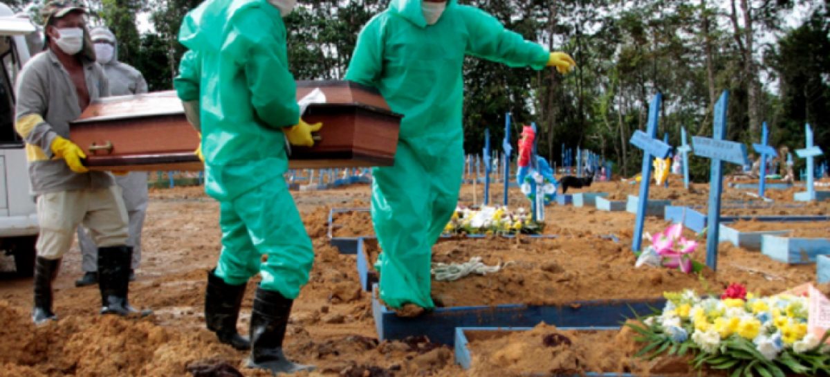 Com ômicron, média movel de mortes por Covid-19 sobe 566% em janeiro