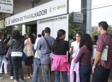 Mais de 4 milhões de jovens com ensino superior não têm emprego com direitos