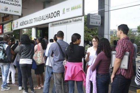 Mais de 4 milhões de jovens com ensino superior não têm emprego com direitos