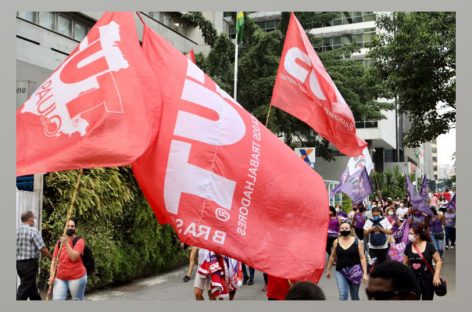 Mulheres ocupam as ruas de cidades do país por direitos, pela vida e #ForaBolsonaro