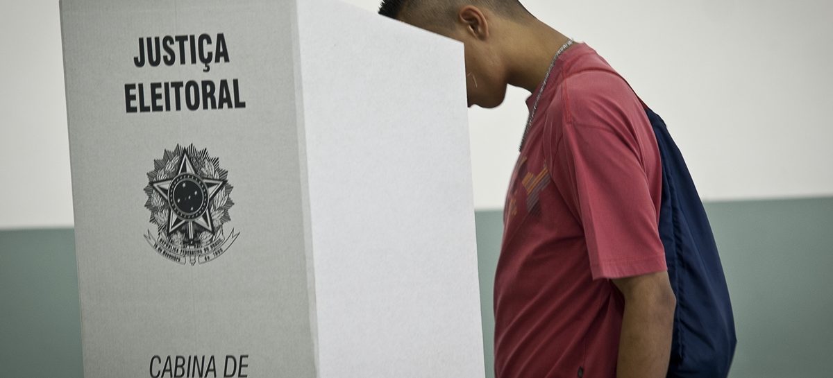 Jovens podem tirar título de eleitor de casa, pelo site do TSE