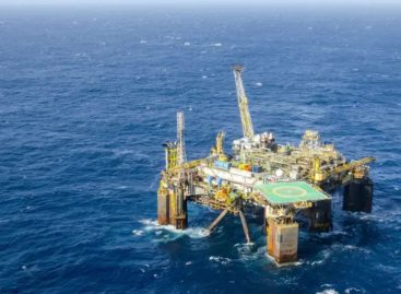 Senador sugere fusão entre Petrobras e Eletrobras em uma só empresa de energia