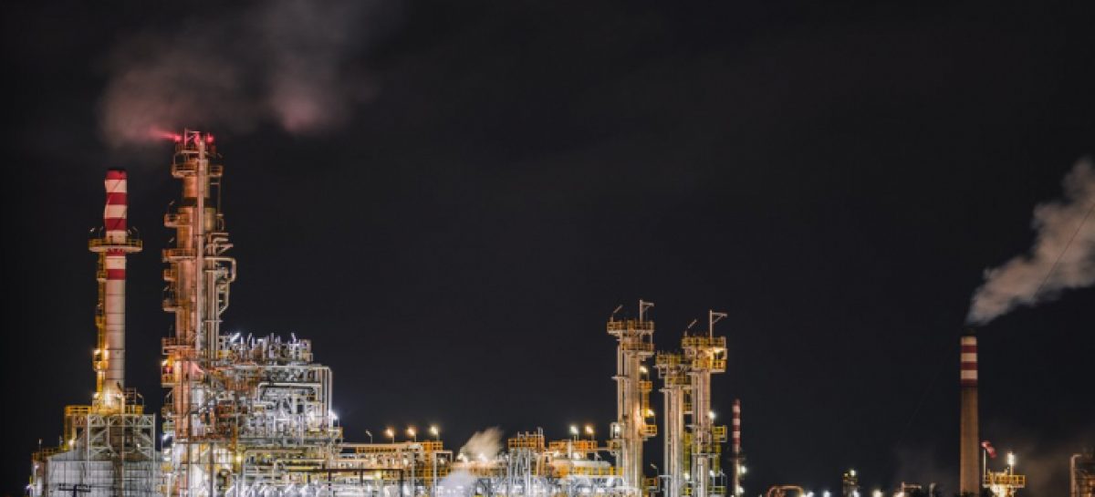 Novas sanções contra a Rússia ameaçam fazer preço do petróleo disparar