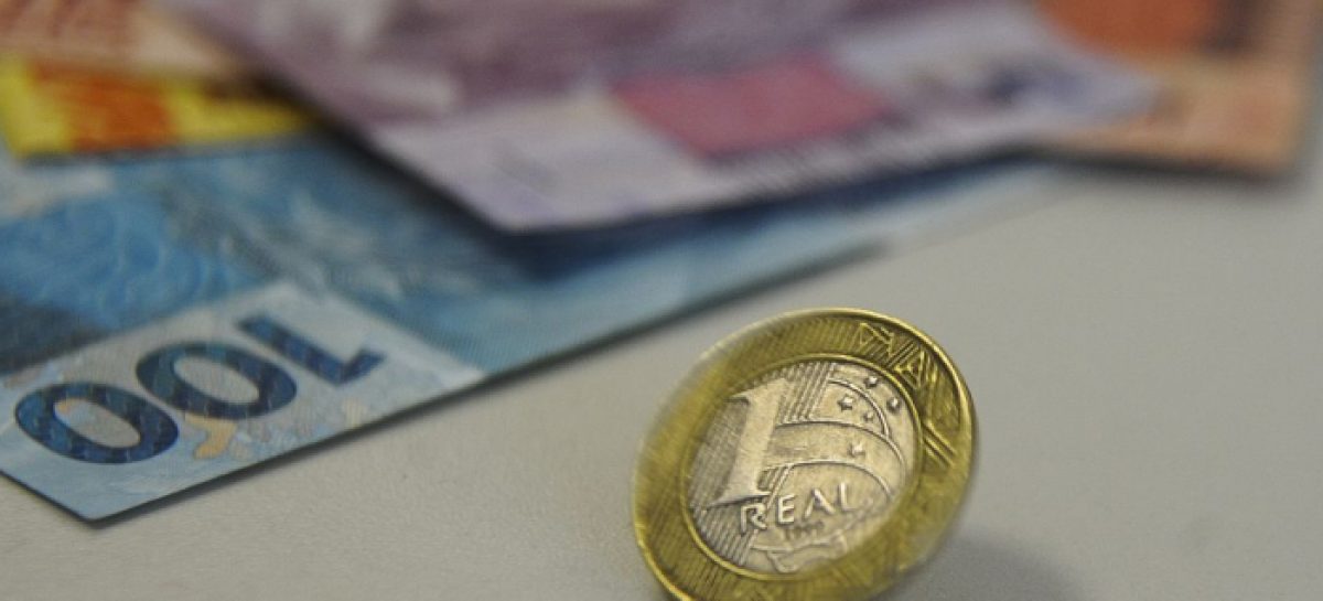 Ao invés de gerar emprego e transferir renda, governo quer endividar os mais pobres