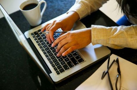 Regras do teletrabalho de Bolsonaro prejudicam trabalhador. Entenda por quê