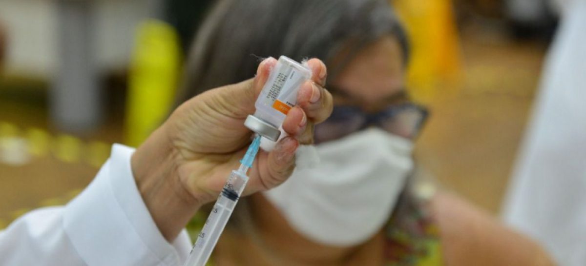 Vários estados começam a aplicar a quarta dose da vacina contra a Covid. Veja quais