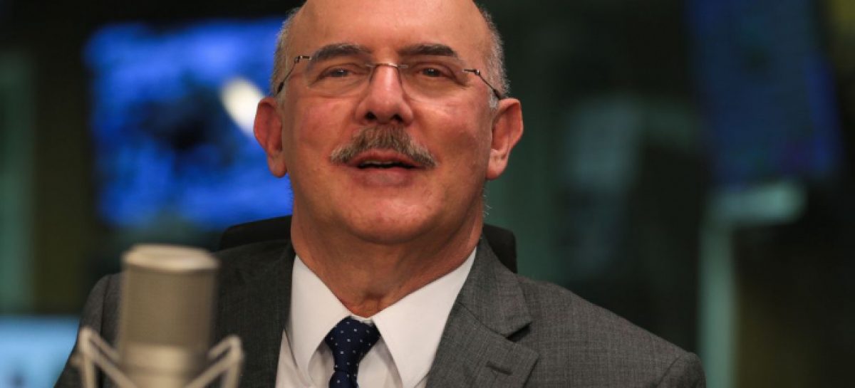 Ministro da Educação diz priorizar amigo de pastor a pedido de Bolsonaro