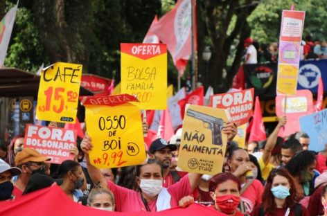 Contra a fome, a inflação e a corrupção, brasileiros ocuparam as ruas do país