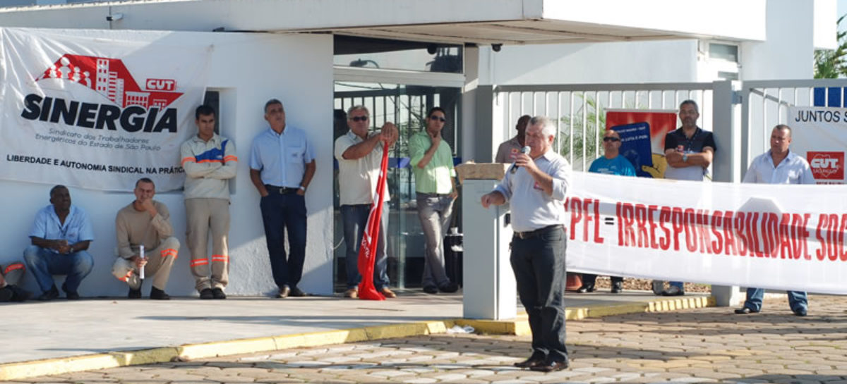 Sinergia CUT realiza ato protesto na CPFL Bauru na manhã desta segunda (14)